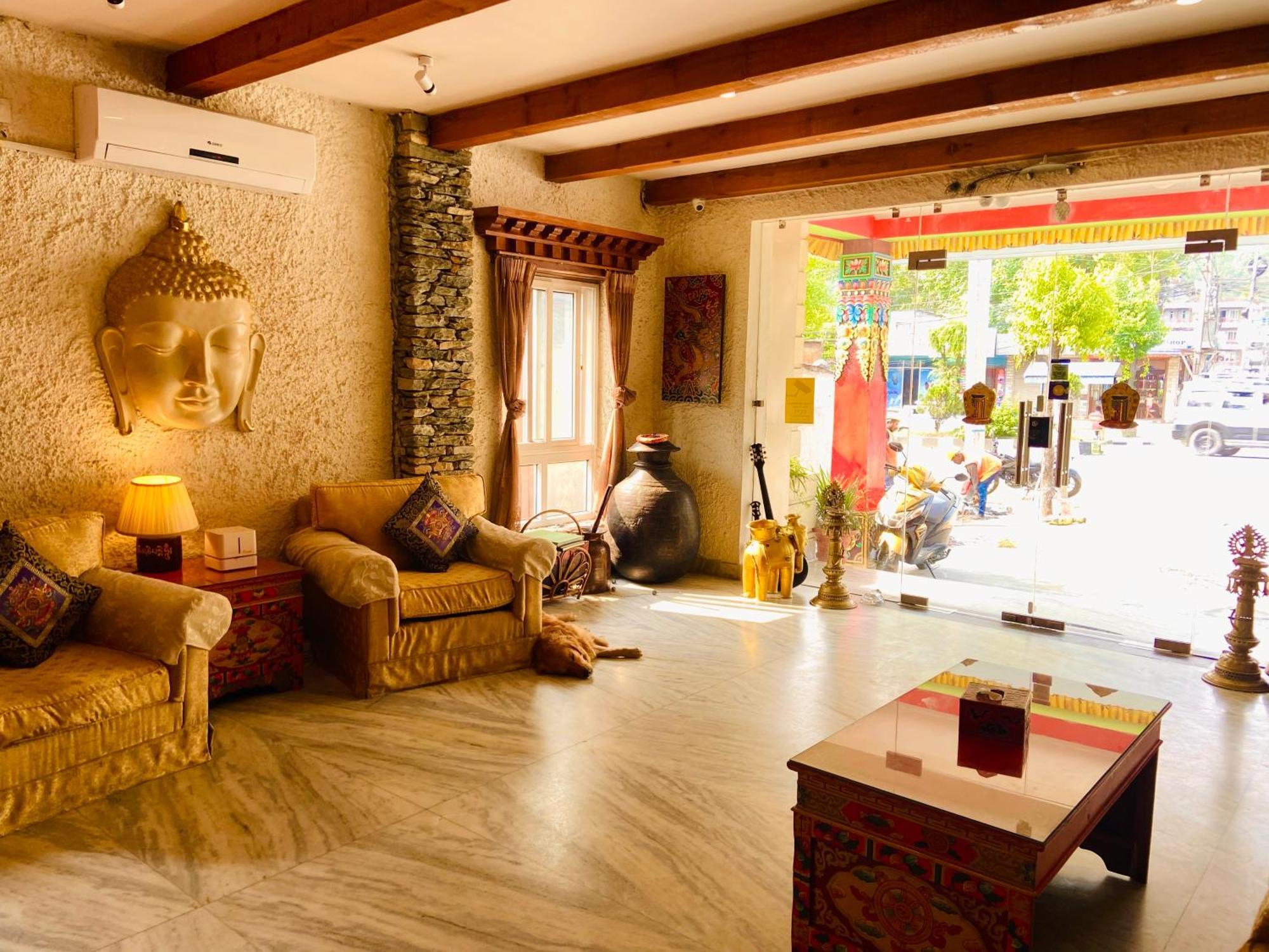 Three Jewels Boutique Hotel ポカラ エクステリア 写真