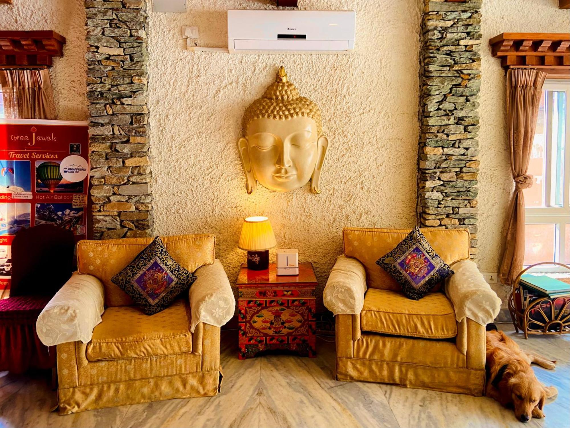 Three Jewels Boutique Hotel ポカラ エクステリア 写真
