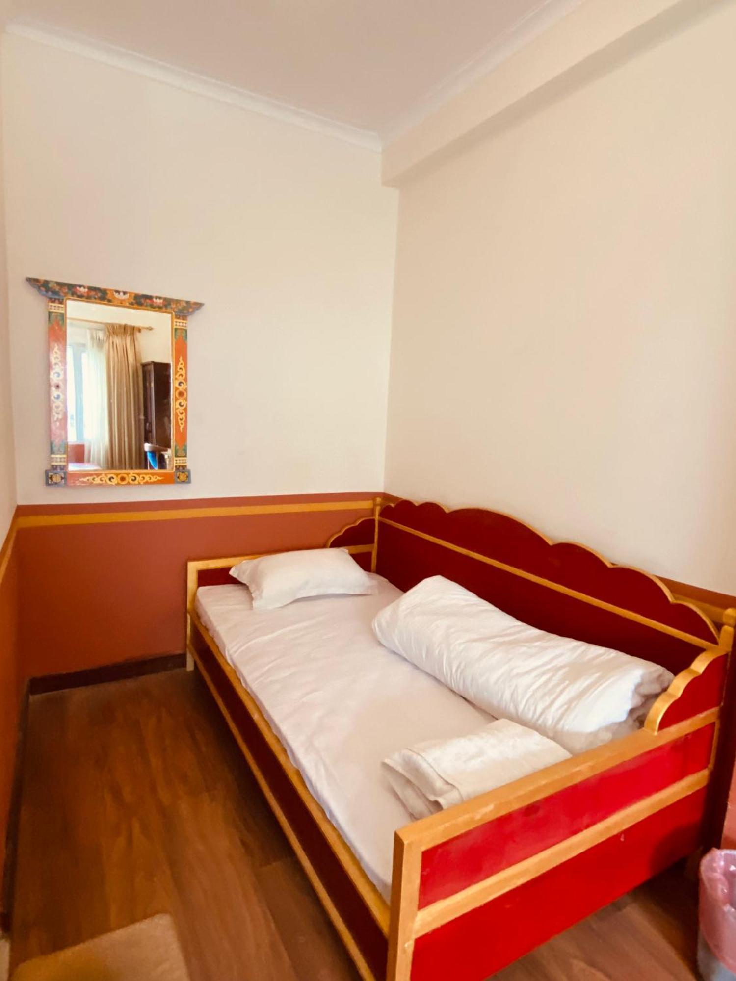 Three Jewels Boutique Hotel ポカラ エクステリア 写真