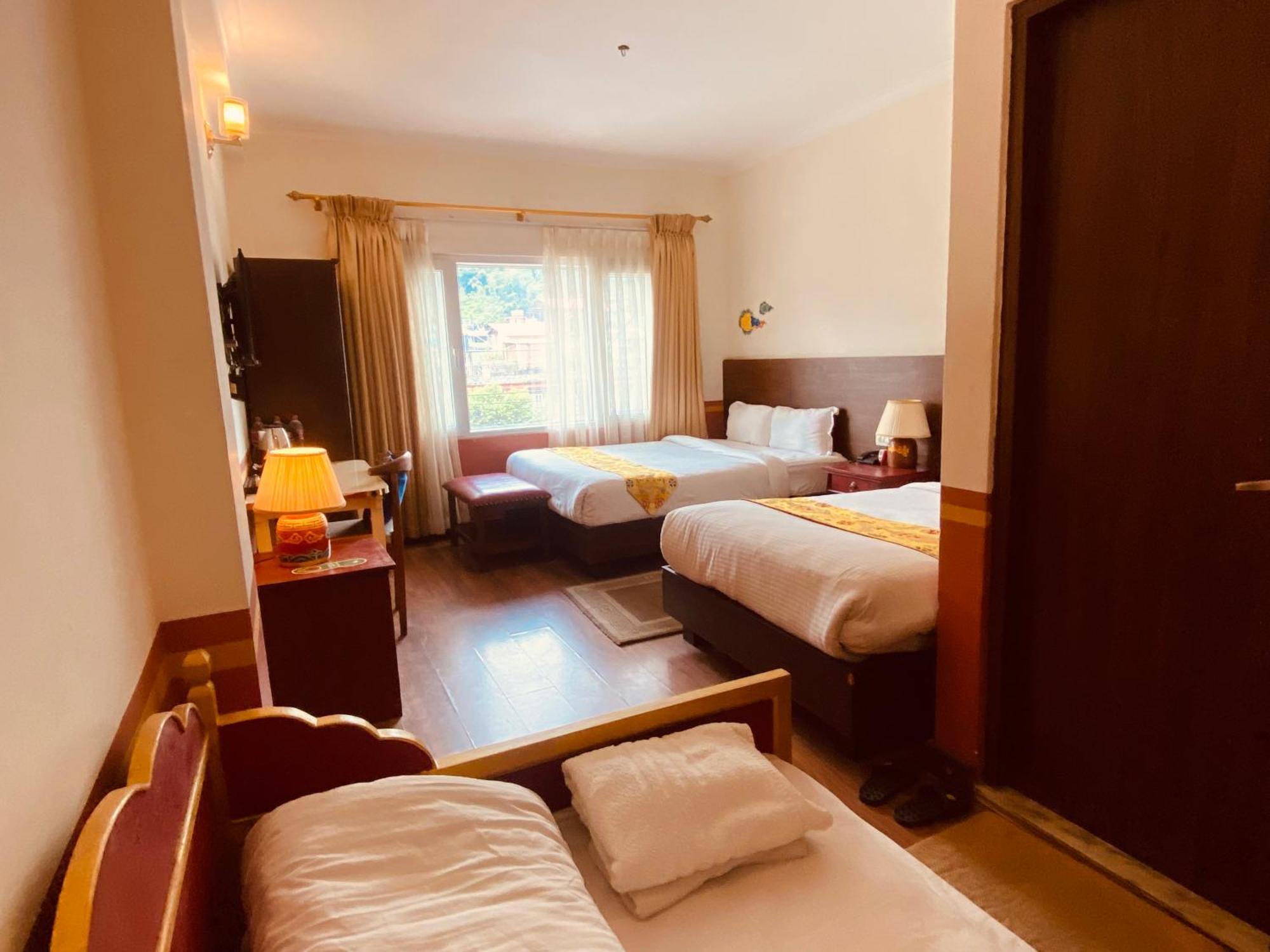 Three Jewels Boutique Hotel ポカラ エクステリア 写真