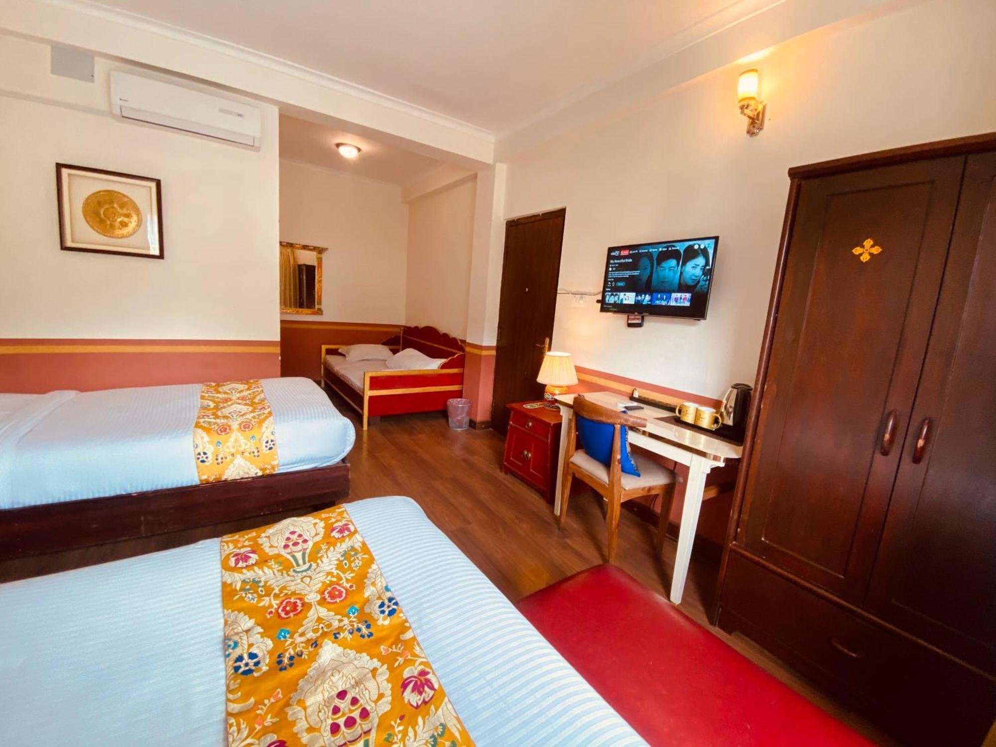 Three Jewels Boutique Hotel ポカラ エクステリア 写真