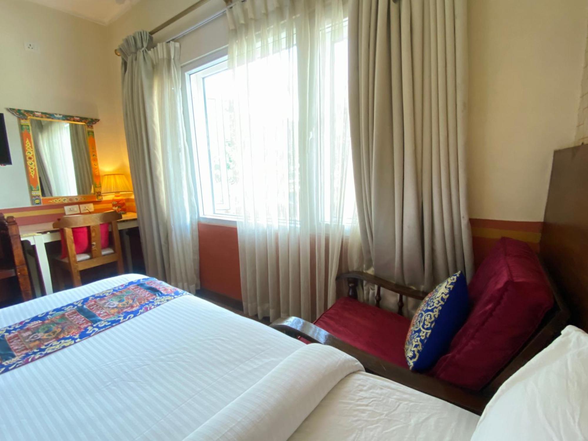 Three Jewels Boutique Hotel ポカラ エクステリア 写真