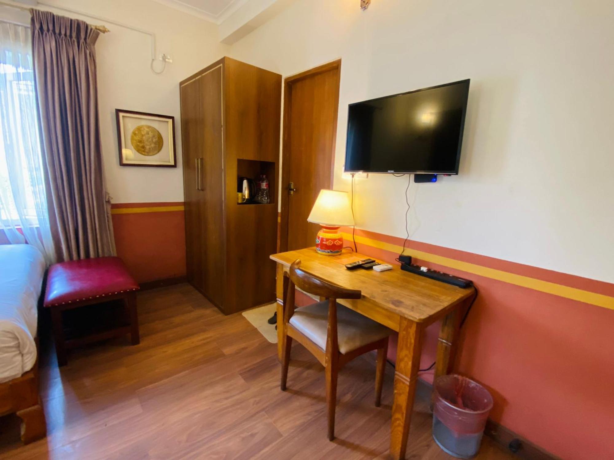 Three Jewels Boutique Hotel ポカラ エクステリア 写真
