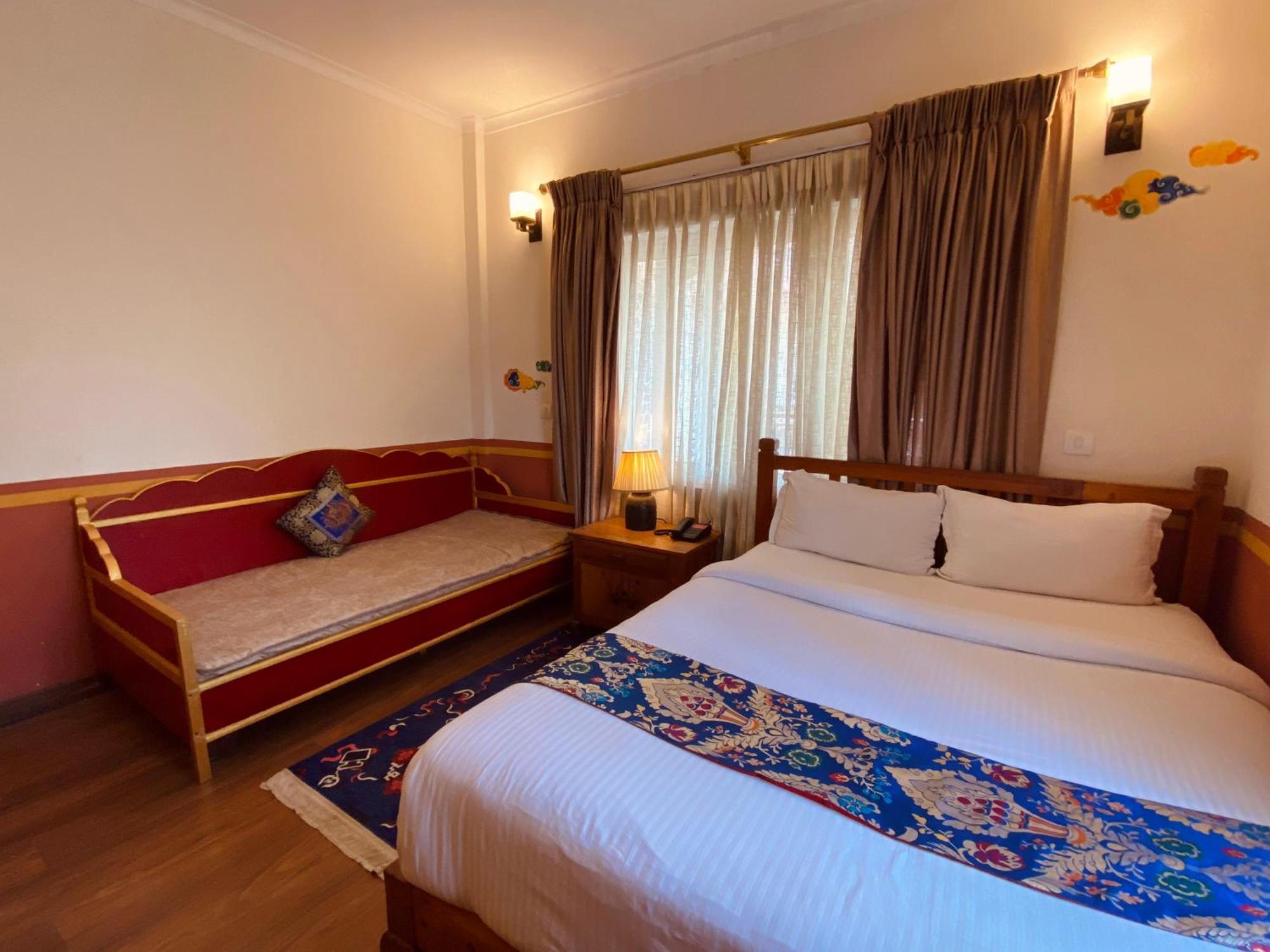 Three Jewels Boutique Hotel ポカラ エクステリア 写真
