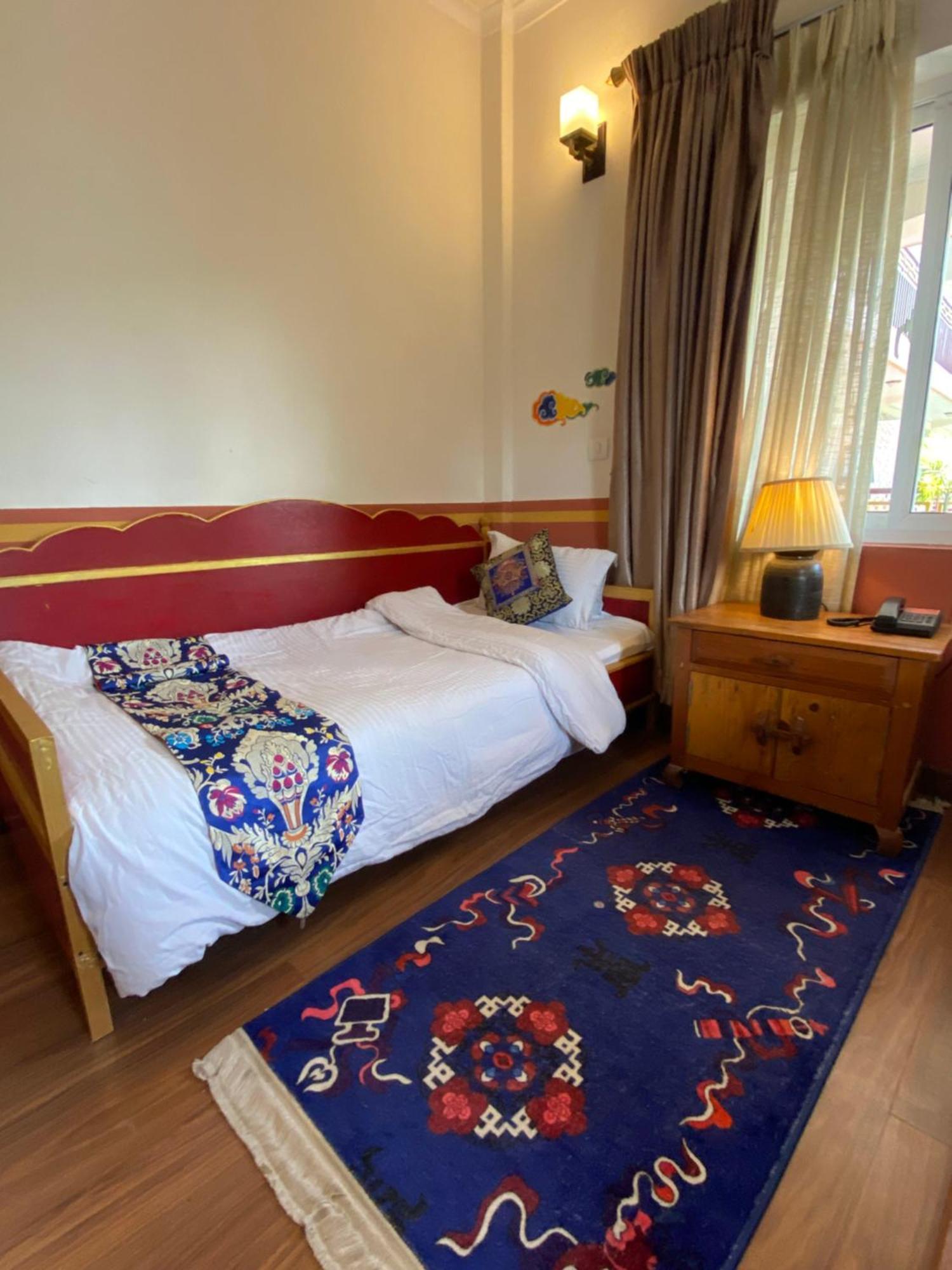 Three Jewels Boutique Hotel ポカラ エクステリア 写真