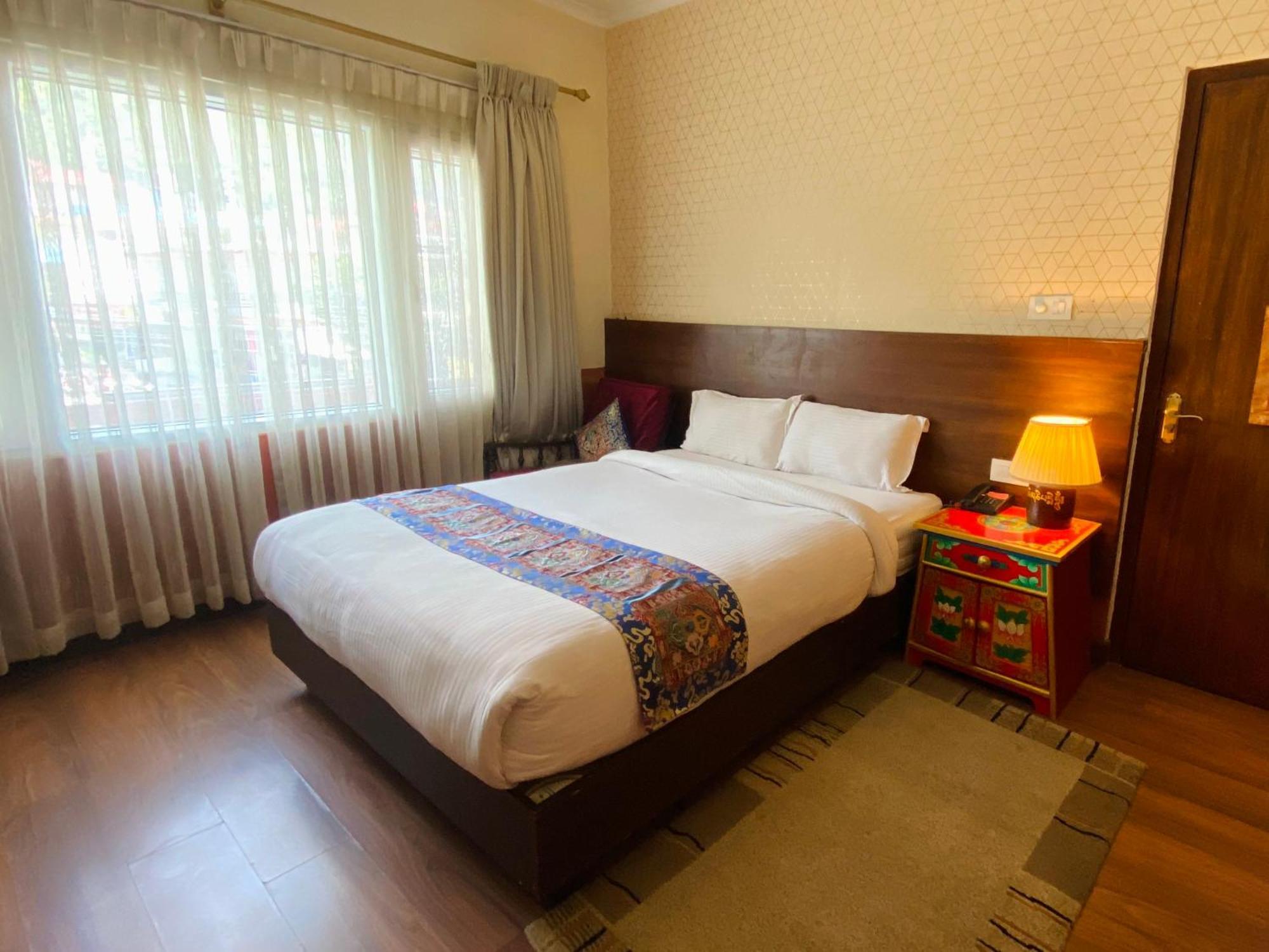 Three Jewels Boutique Hotel ポカラ エクステリア 写真