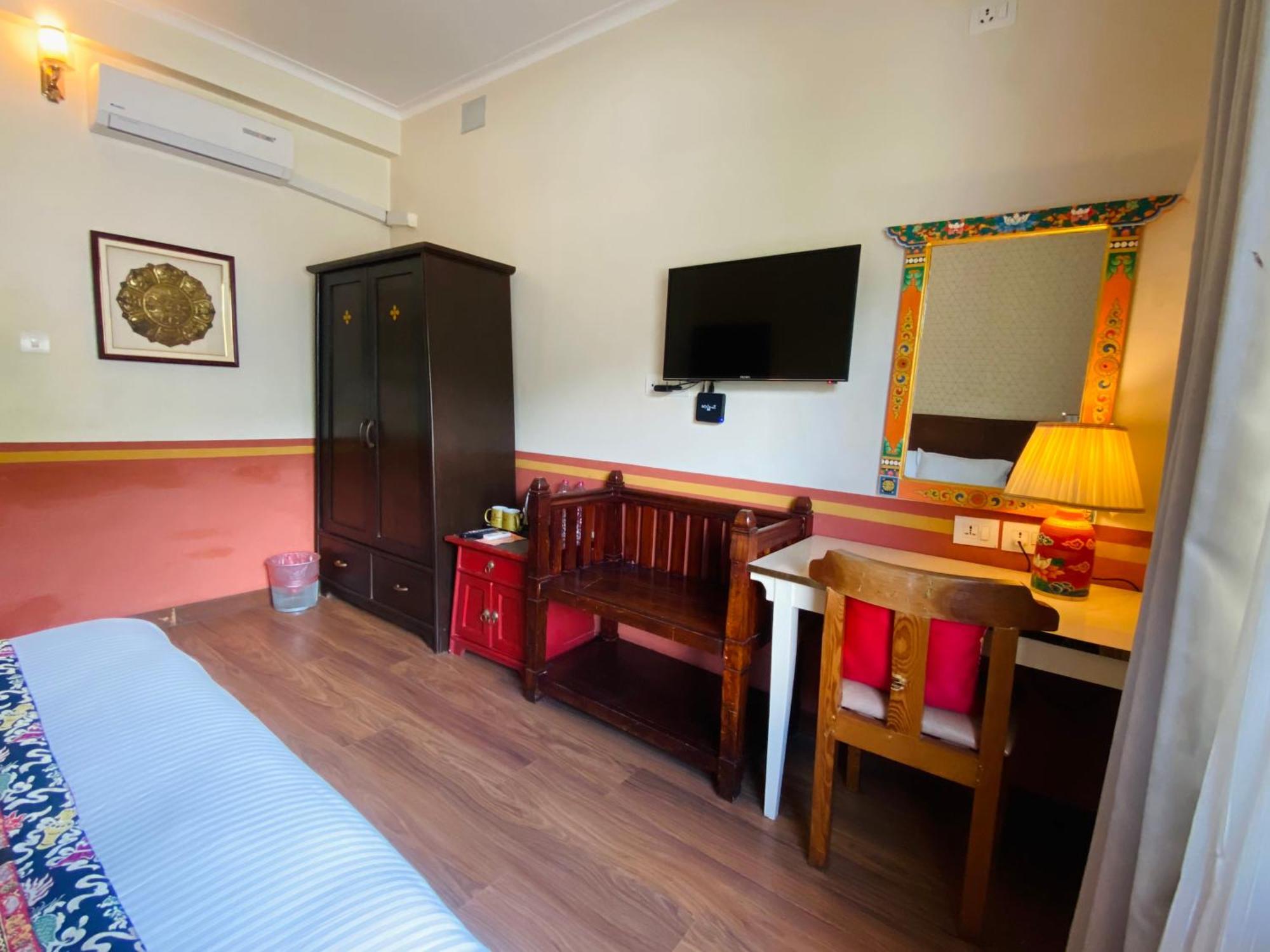 Three Jewels Boutique Hotel ポカラ エクステリア 写真