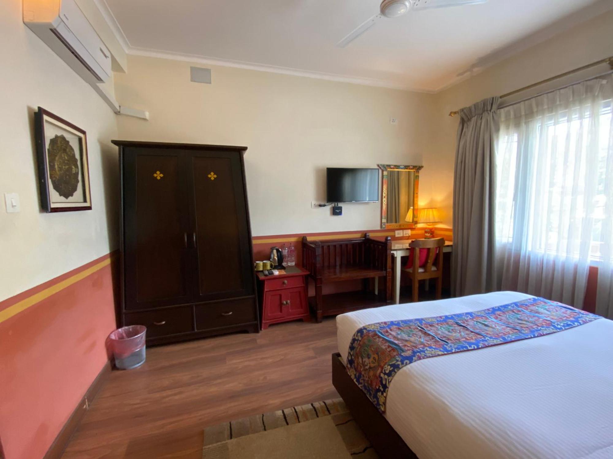 Three Jewels Boutique Hotel ポカラ エクステリア 写真