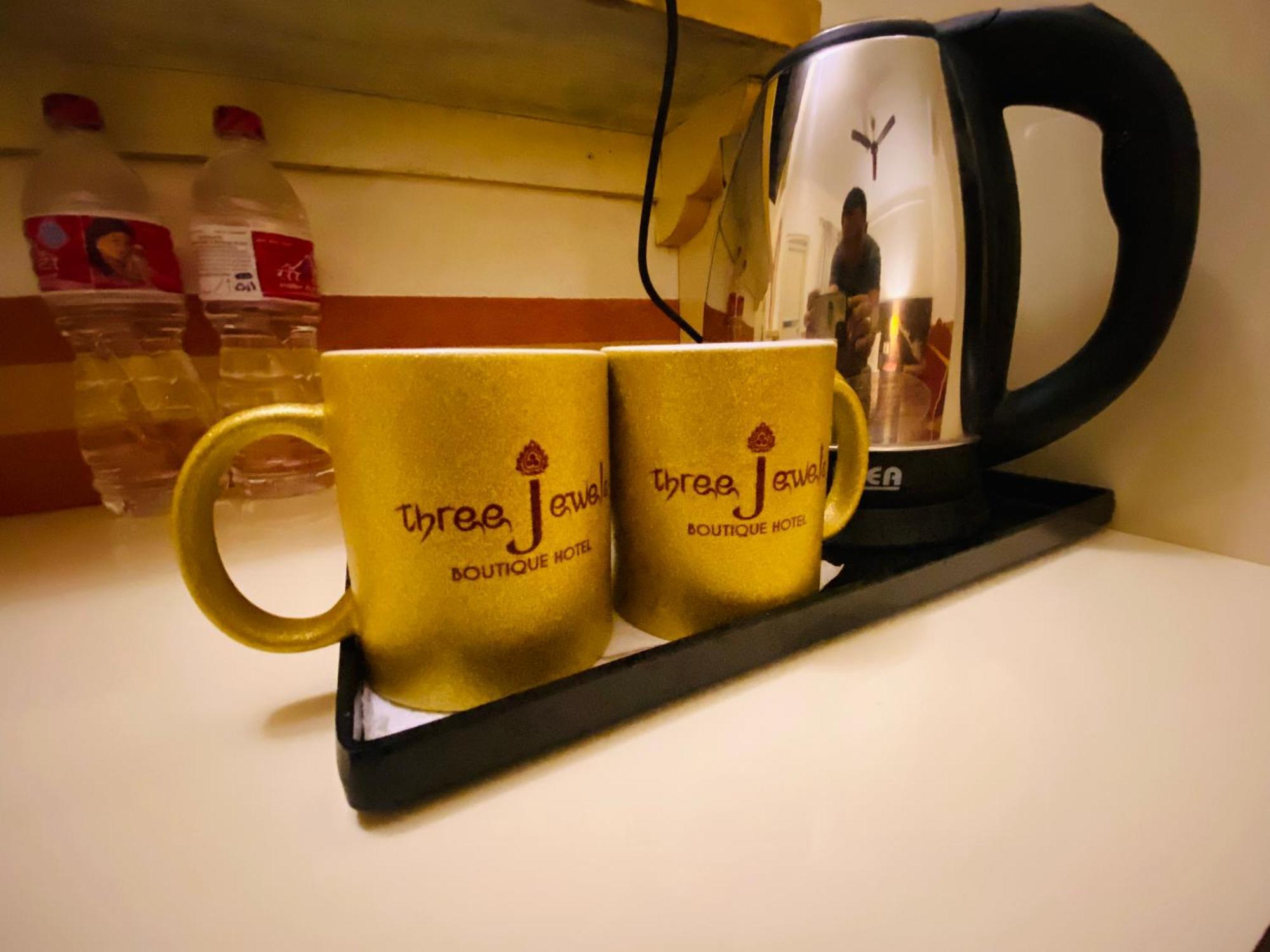 Three Jewels Boutique Hotel ポカラ エクステリア 写真