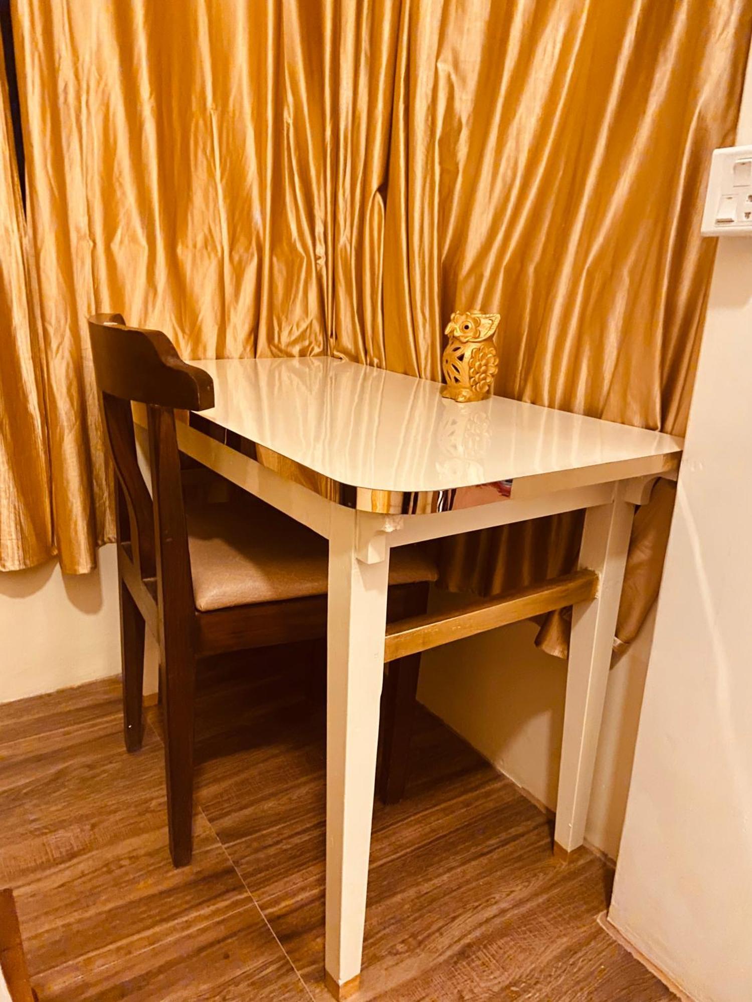 Three Jewels Boutique Hotel ポカラ エクステリア 写真