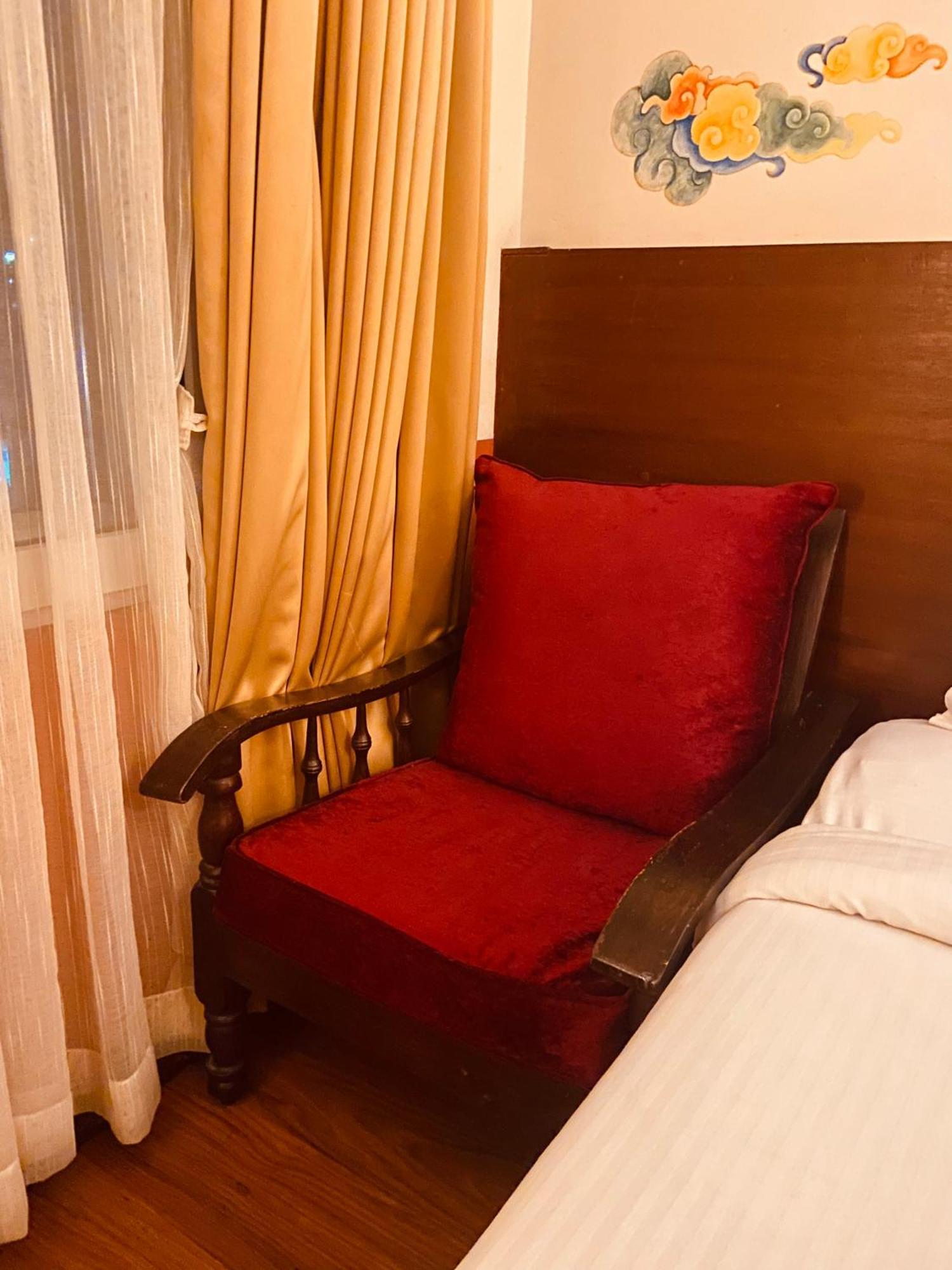 Three Jewels Boutique Hotel ポカラ エクステリア 写真
