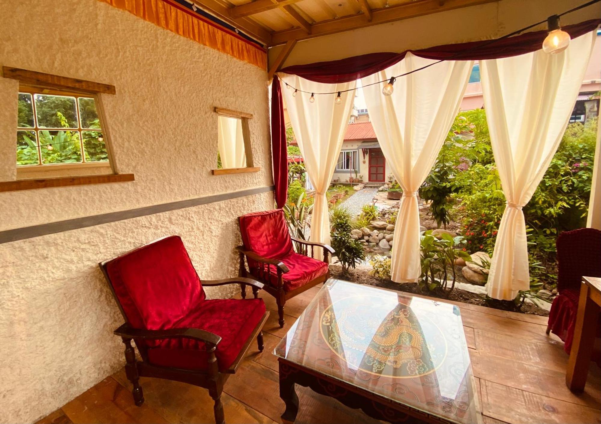 Three Jewels Boutique Hotel ポカラ エクステリア 写真