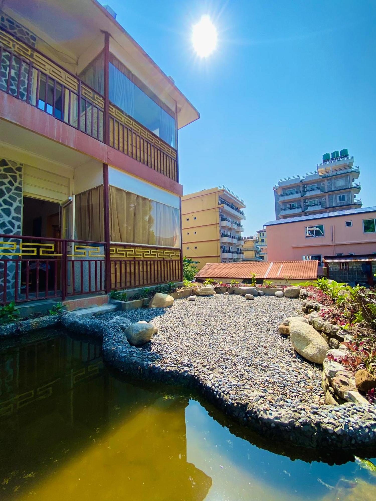 Three Jewels Boutique Hotel ポカラ エクステリア 写真