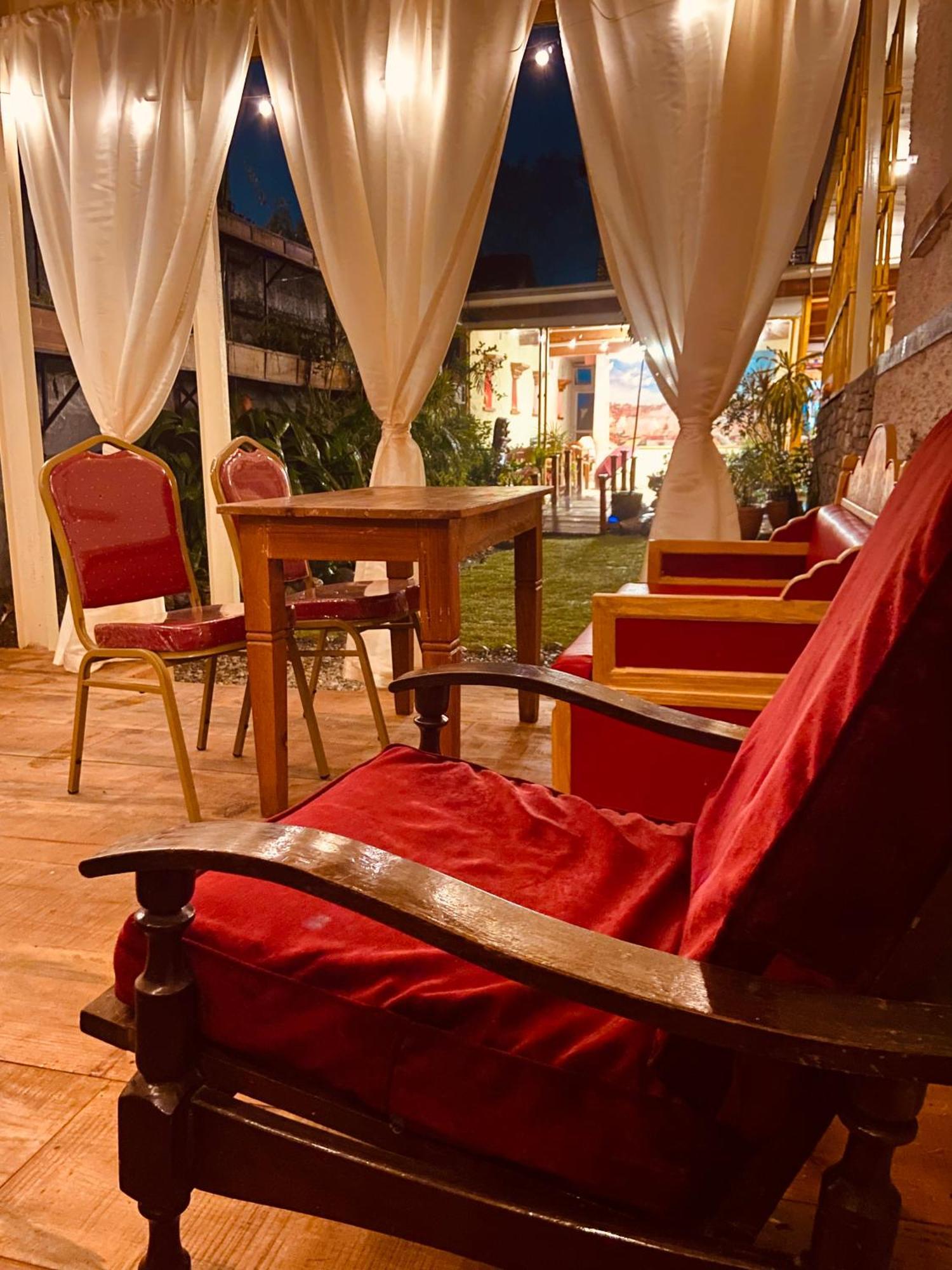 Three Jewels Boutique Hotel ポカラ エクステリア 写真