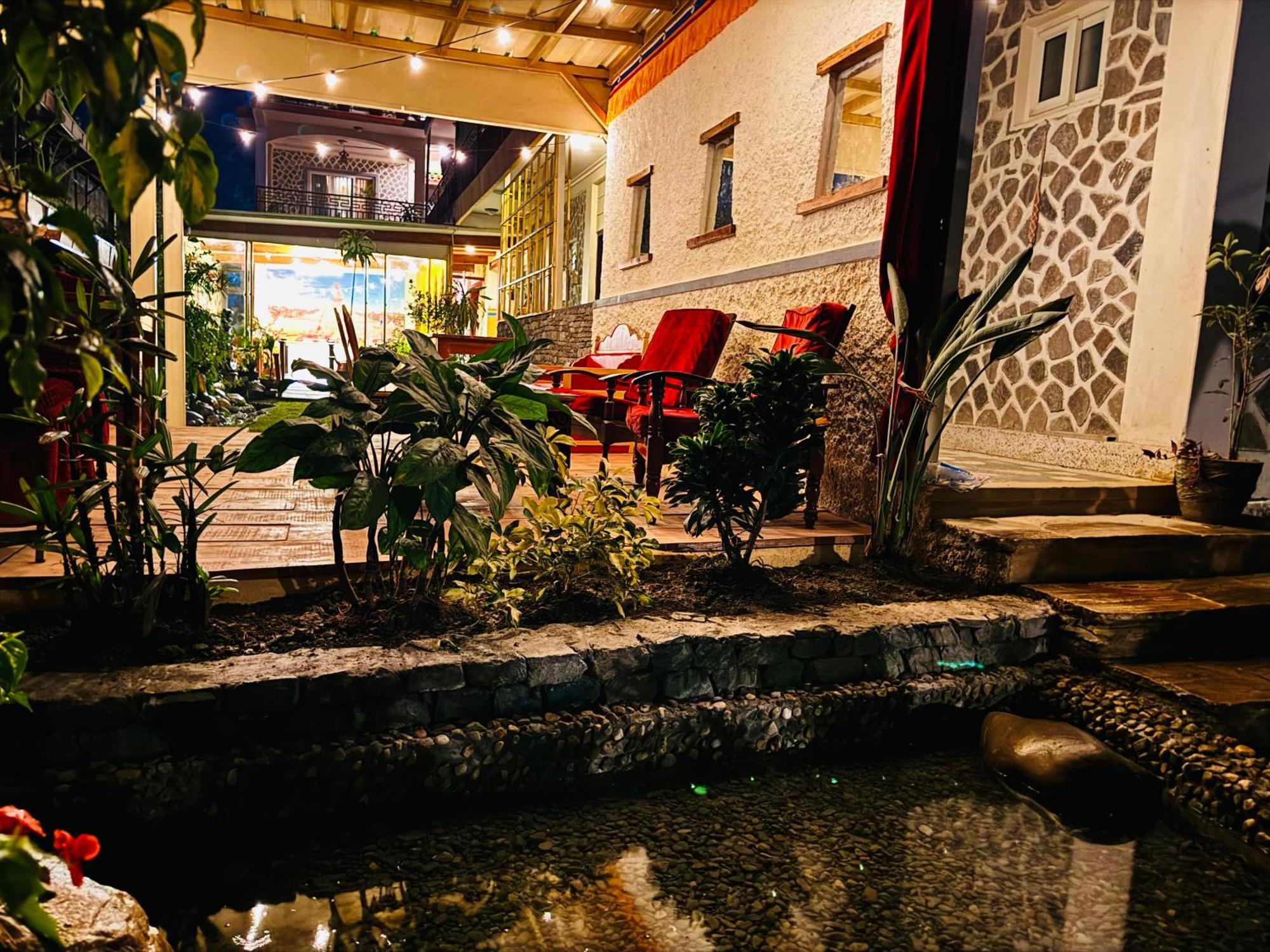 Three Jewels Boutique Hotel ポカラ エクステリア 写真