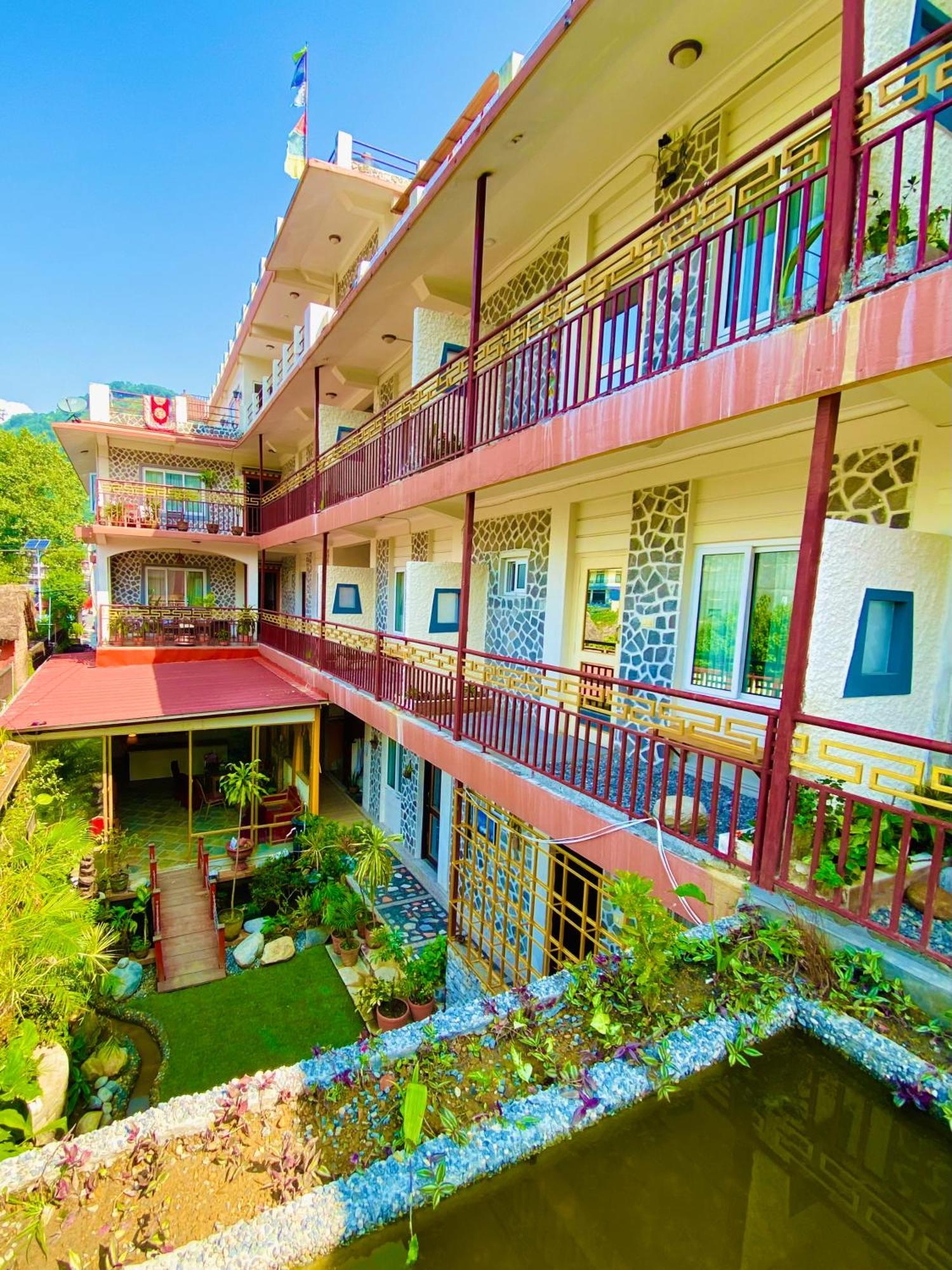 Three Jewels Boutique Hotel ポカラ エクステリア 写真