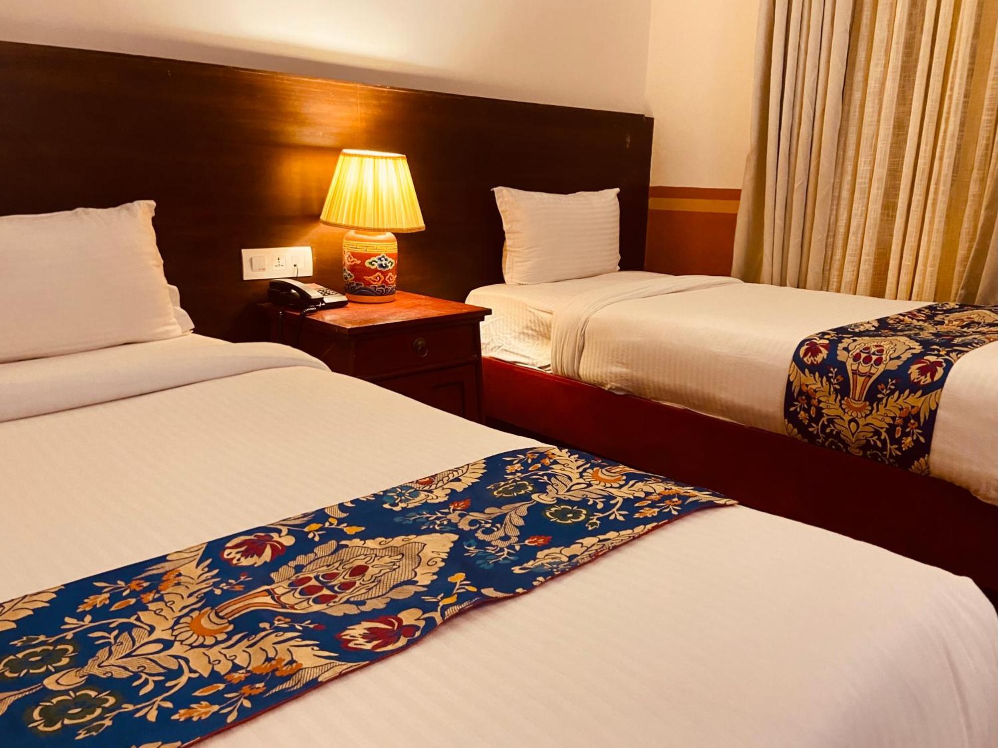 Three Jewels Boutique Hotel ポカラ エクステリア 写真