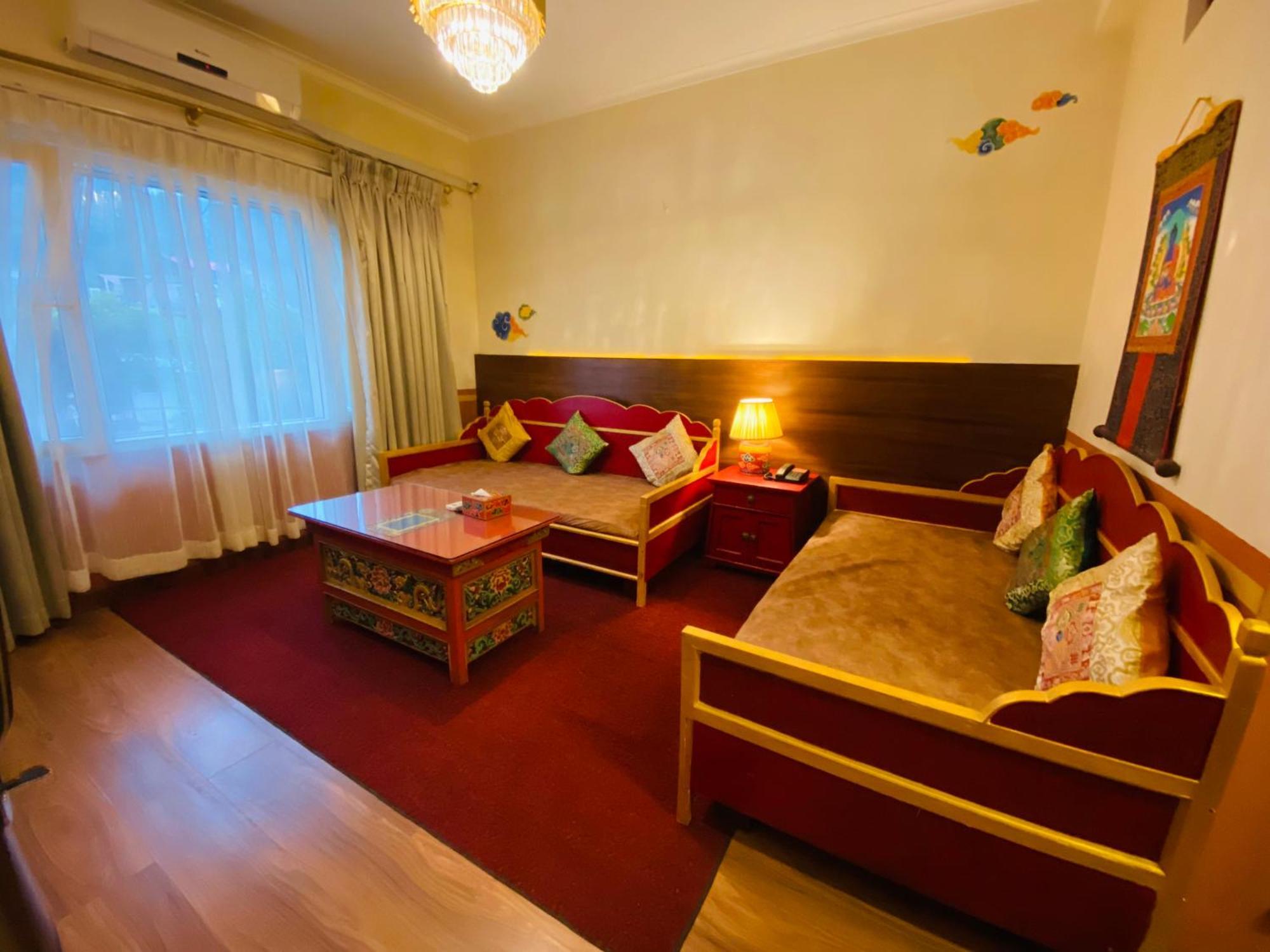 Three Jewels Boutique Hotel ポカラ エクステリア 写真