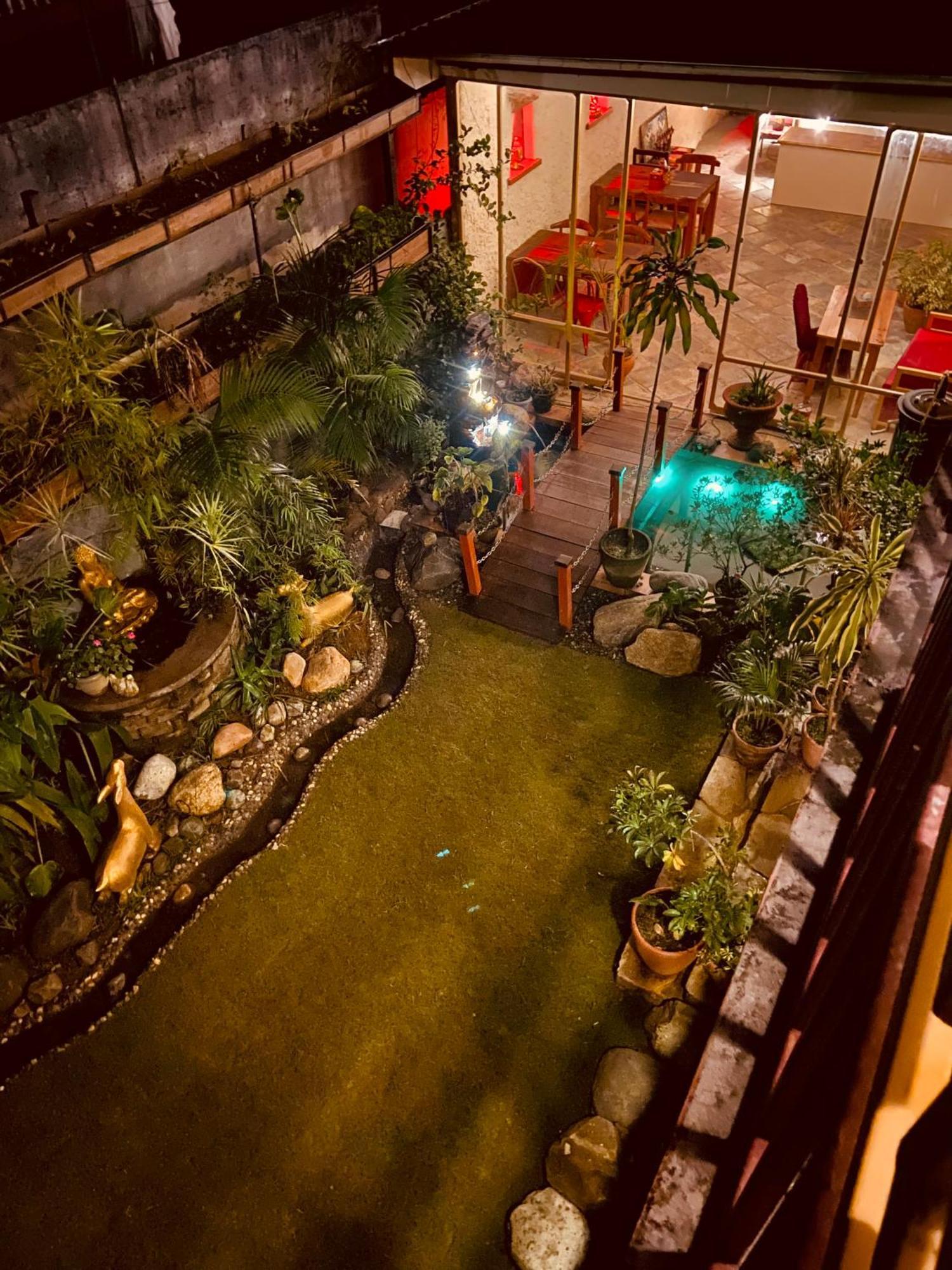 Three Jewels Boutique Hotel ポカラ エクステリア 写真