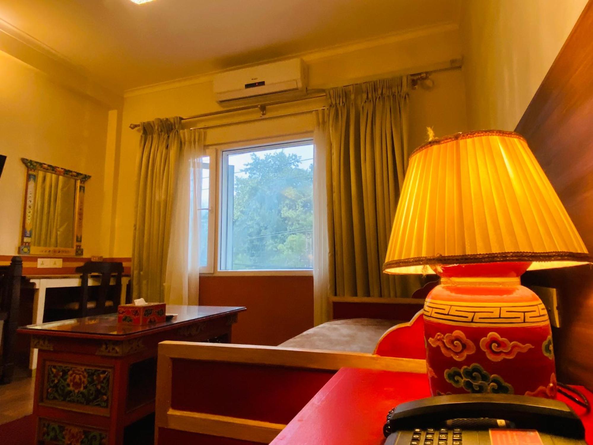 Three Jewels Boutique Hotel ポカラ エクステリア 写真